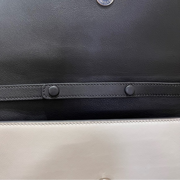 💥Vintage And RARE💥 Michael Kors Leather Flap Clutch/Handbag - Picture 13 of 14